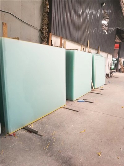 Satinato-materiaali happoetsaukseen